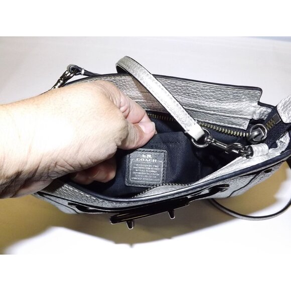 Coach Metallic Swagger Clutch Crossbody Bag Silver Secure Turnlock Closure - Picture 14 of 15
